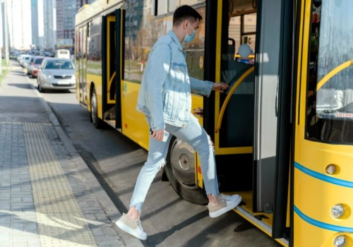 Moovit: app gratuito de transporte mostra horários de ônibus em sua cidade ( Imagem: Freepik)