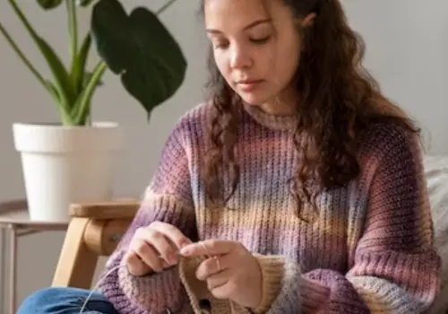 É possível aprender crochê pela internet? Confira os melhores aplicativos ( Imagem: Freepik)