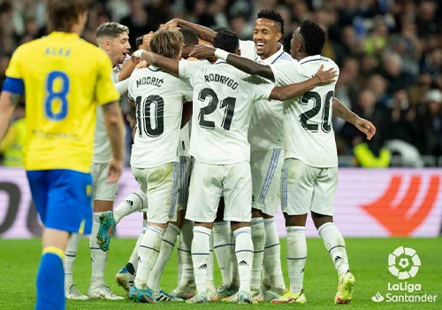 Jogadores do Real Madrid comemorando um gol