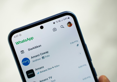 Aplicativo para ver conversas e fotos de outro WhatsApp